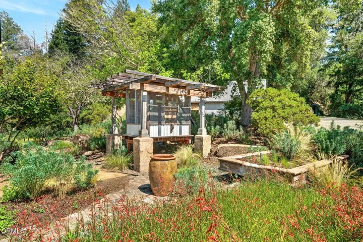 26 entrance aviary