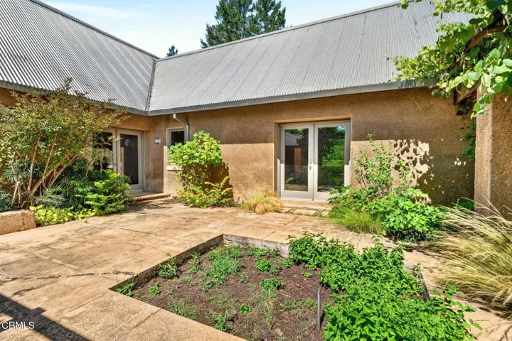 29 entrance courtyard