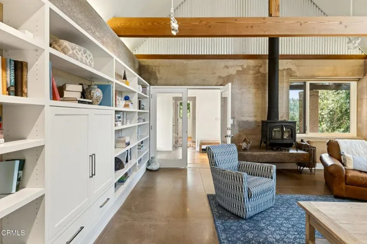 07 living area 2