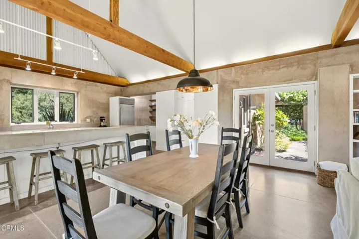 09 dining area 3