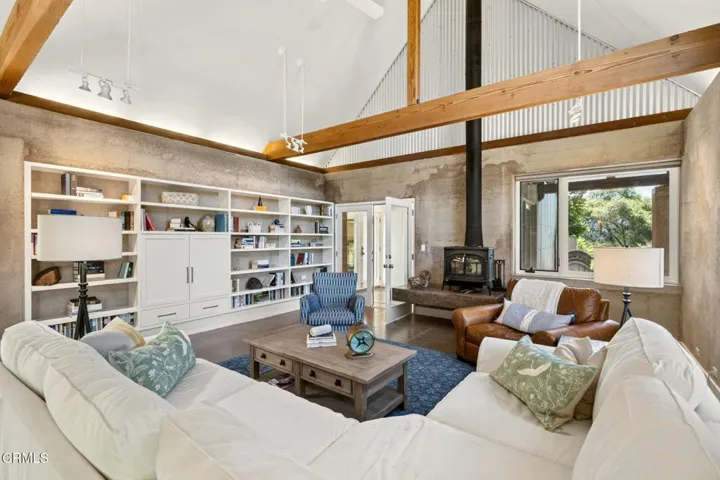 08 living area 1
