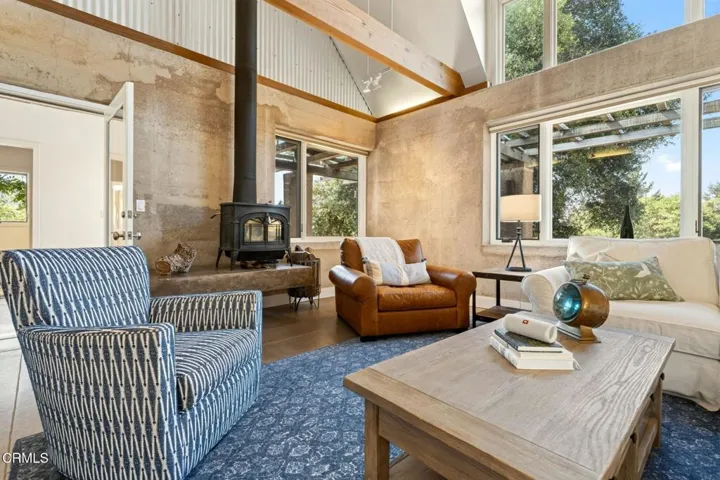 07 living area 3