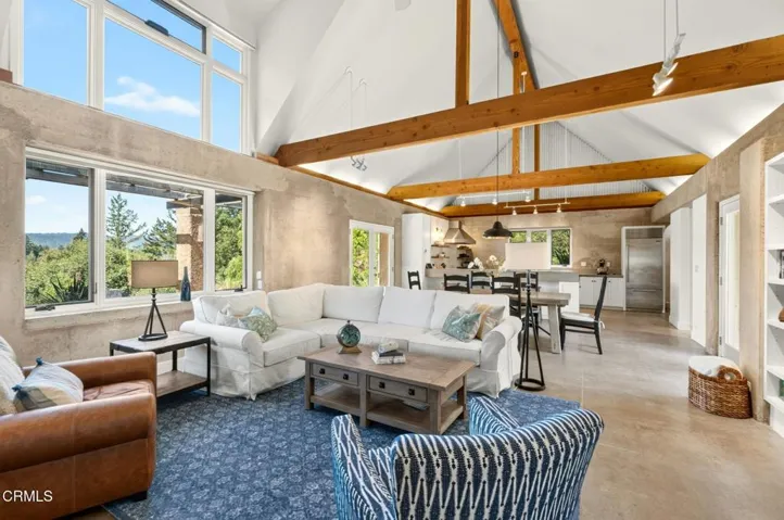 05 living area 5