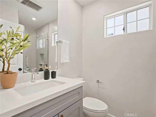 Main Floor Full Bath