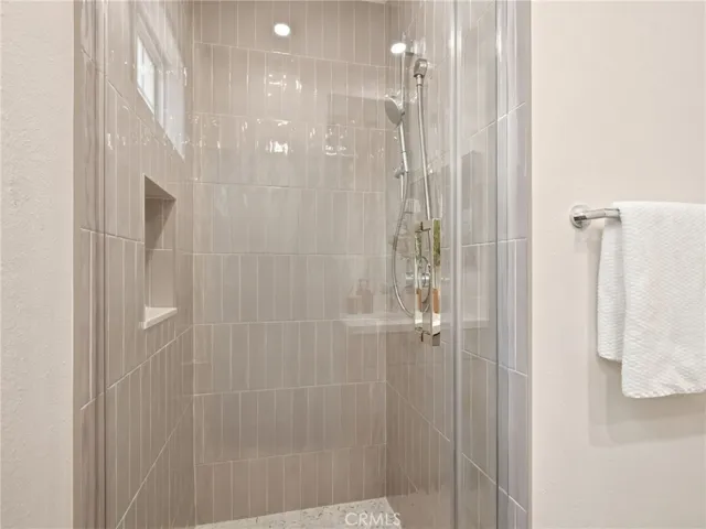 Main Floor Full Bath