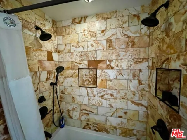 Gorgeous shower with 2 heads +