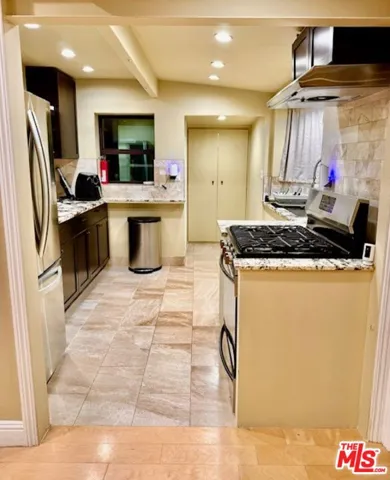Newly remodeled Kitchen 4