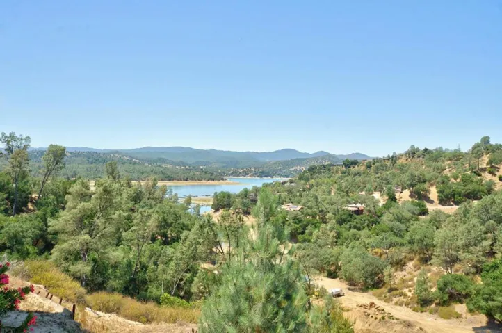 2537 Shoreline Road, Bradley, California 93426