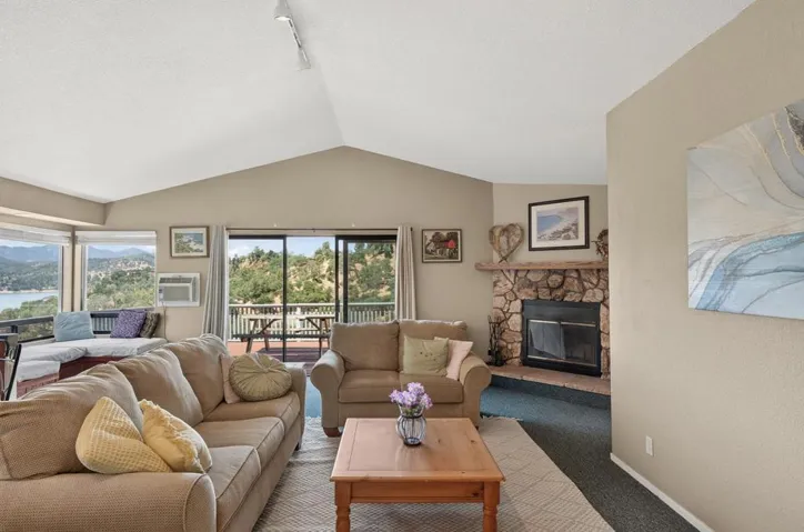 2537 Shoreline Road, Bradley, California 93426