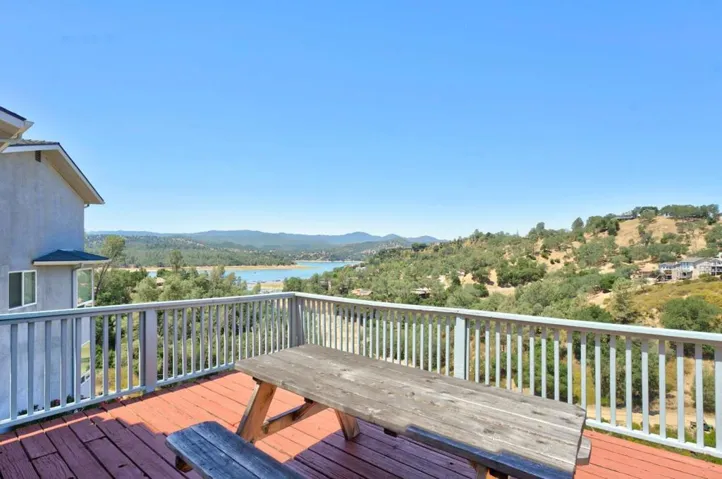 2537 Shoreline Road, Bradley, California 93426
