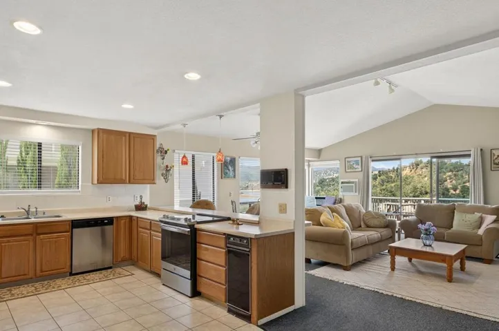 2537 Shoreline Road, Bradley, California 93426