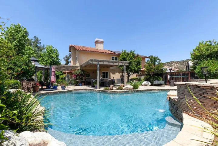 8866 Bridle Run, Alpine, California 91901