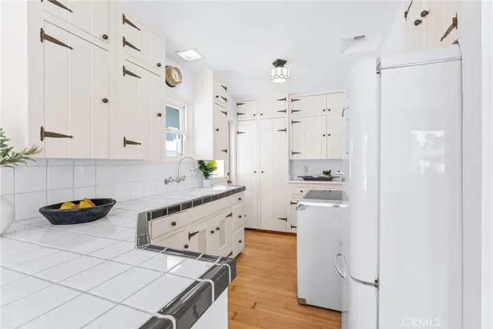1403 N Bayfront, Newport Beach, California 92662