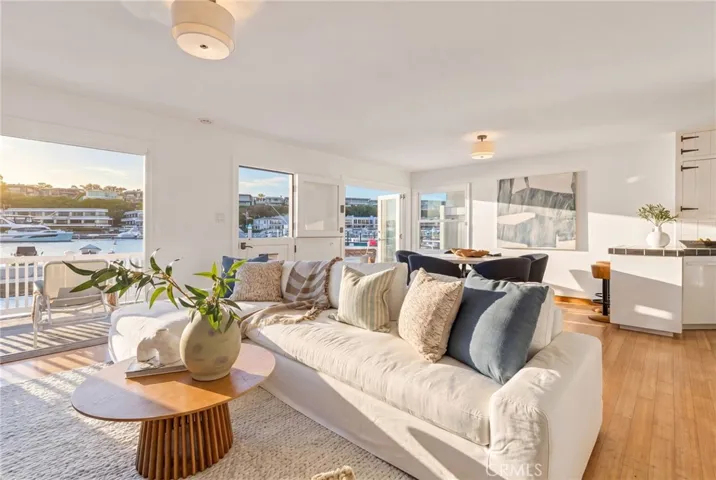 1403 N Bayfront, Newport Beach, California 92662