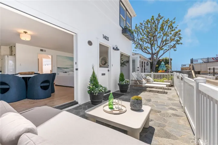 1403 N Bayfront, Newport Beach, California 92662
