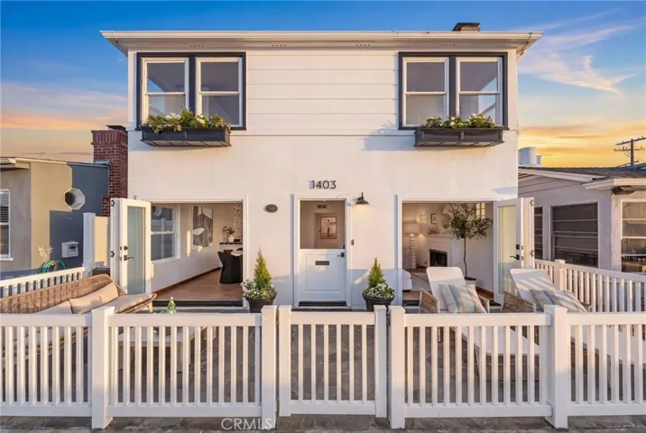 1403 N Bayfront, Newport Beach, California 92662