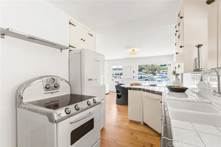 1403 N Bayfront, Newport Beach, California 92662