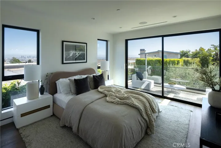 7107 Macapa Drive, Los Angeles, California 90068