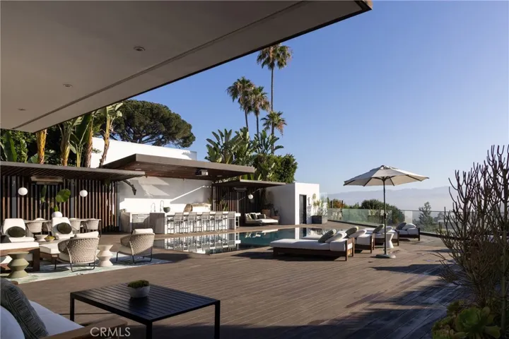 7107 Macapa Drive, Los Angeles, California 90068