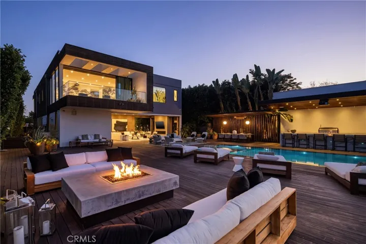 7107 Macapa Drive, Los Angeles, California 90068