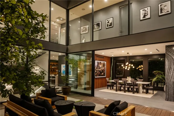 7107 Macapa Drive, Los Angeles, California 90068