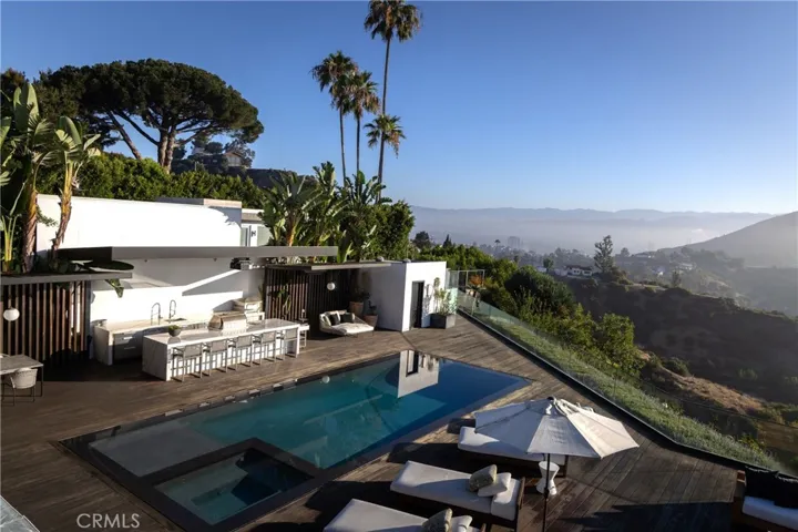 7107 Macapa Drive, Los Angeles, California 90068