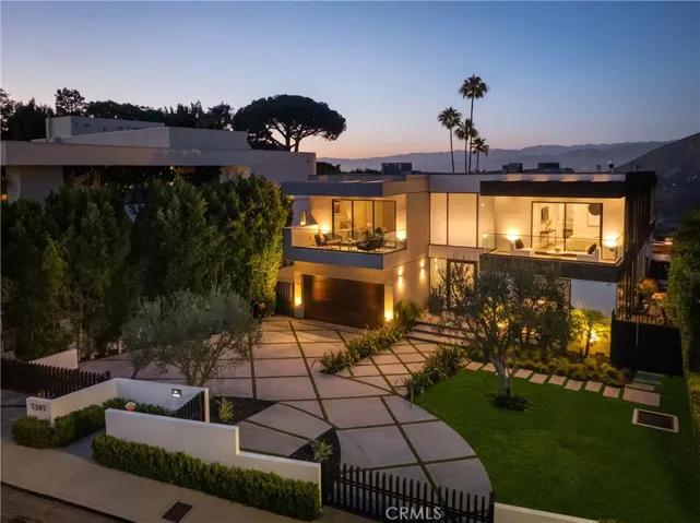 7107 Macapa Drive, Los Angeles, California 90068