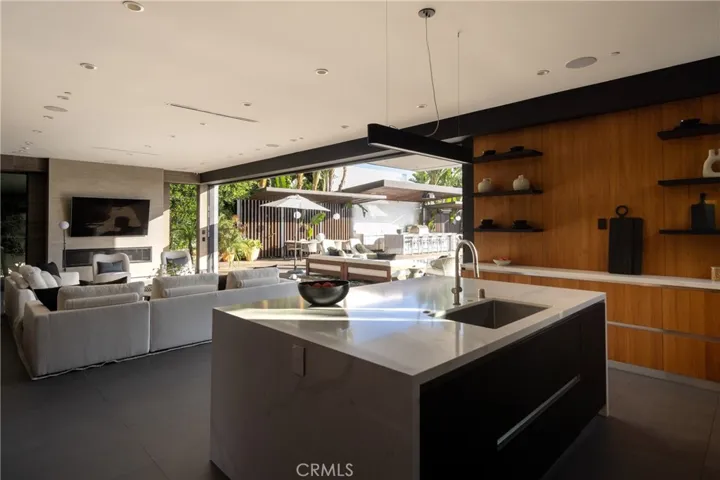 7107 Macapa Drive, Los Angeles, California 90068