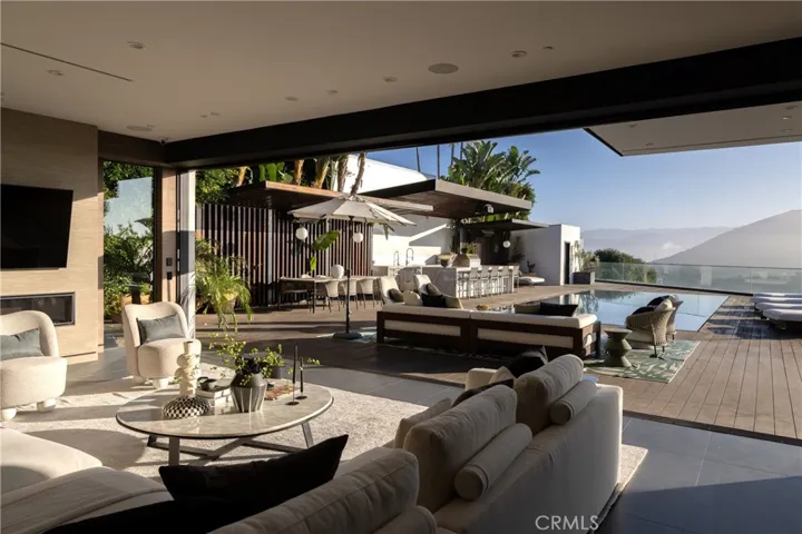 7107 Macapa Drive, Los Angeles, California 90068
