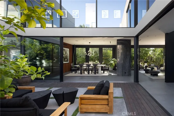 7107 Macapa Drive, Los Angeles, California 90068