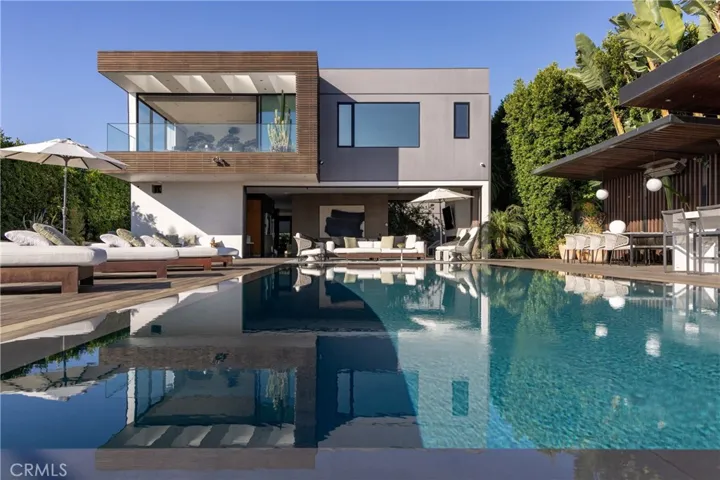 7107 Macapa Drive, Los Angeles, California 90068