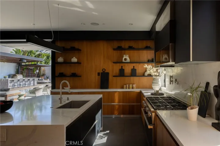 7107 Macapa Drive, Los Angeles, California 90068