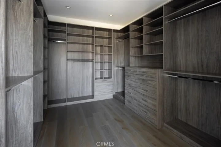 7107 Macapa Drive, Los Angeles, California 90068