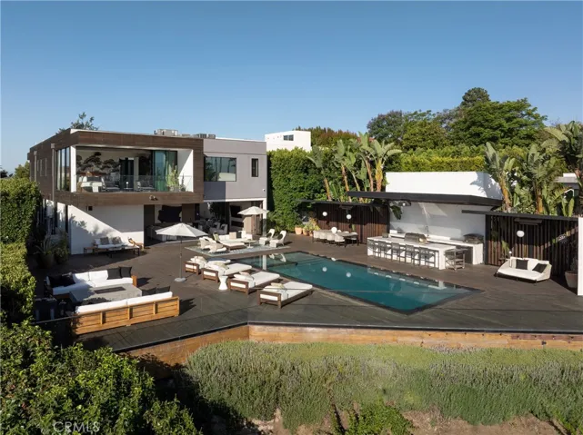 7107 Macapa Drive, Los Angeles, California 90068
