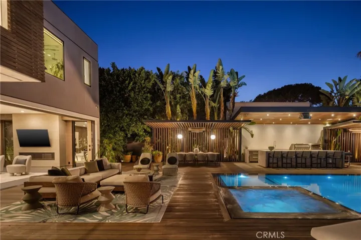 7107 Macapa Drive, Los Angeles, California 90068
