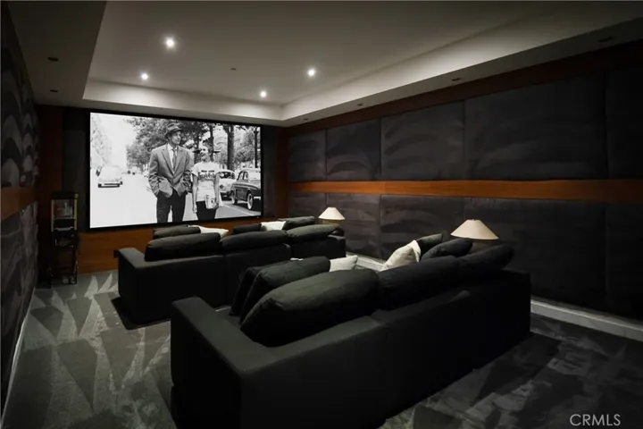7107 Macapa Drive, Los Angeles, California 90068