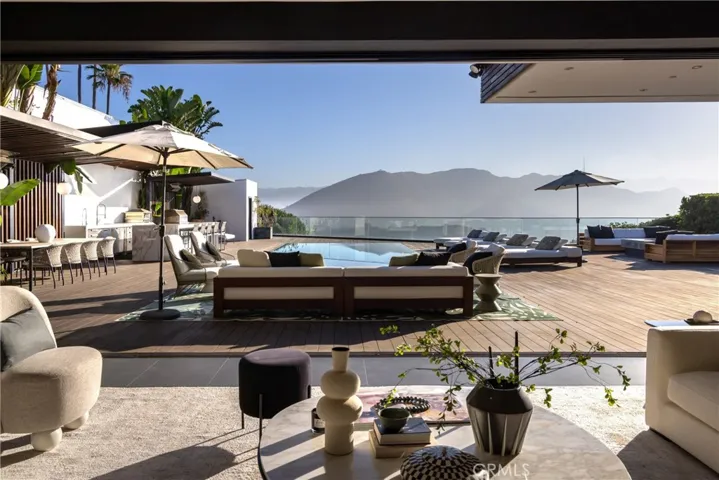 7107 Macapa Drive, Los Angeles, California 90068