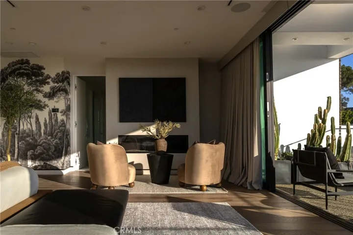7107 Macapa Drive, Los Angeles, California 90068