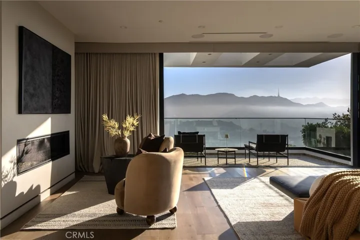 7107 Macapa Drive, Los Angeles, California 90068