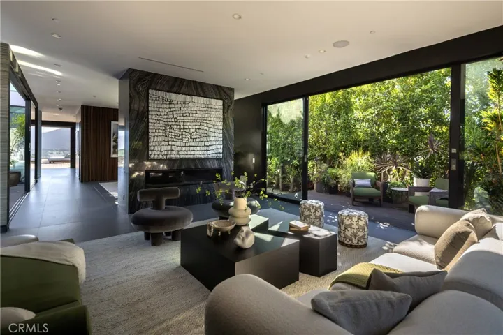 7107 Macapa Drive, Los Angeles, California 90068