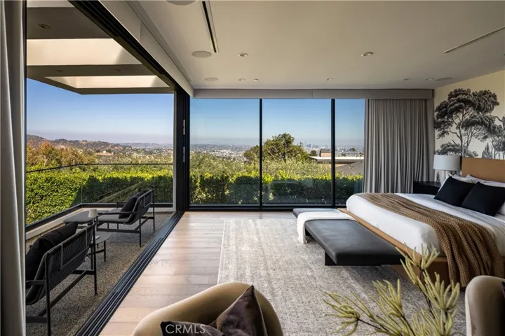 7107 Macapa Drive, Los Angeles, California 90068