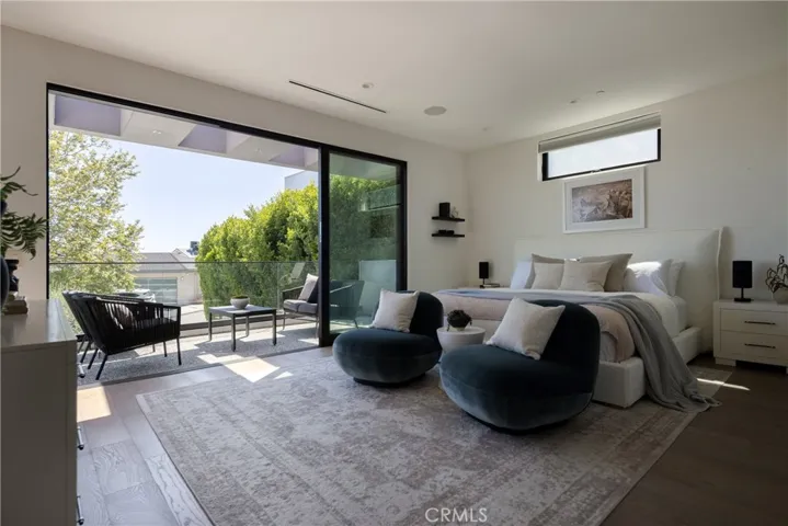 7107 Macapa Drive, Los Angeles, California 90068