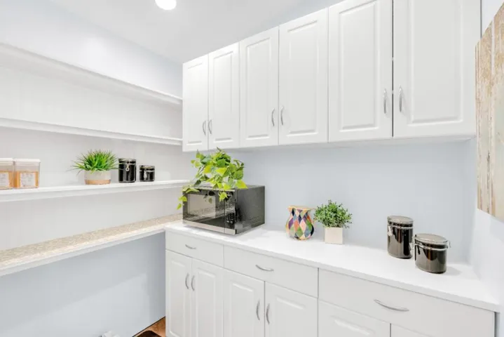 Walk-in Pantry
