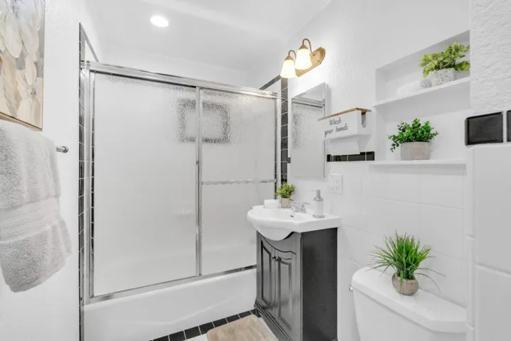 2nd Bathroom