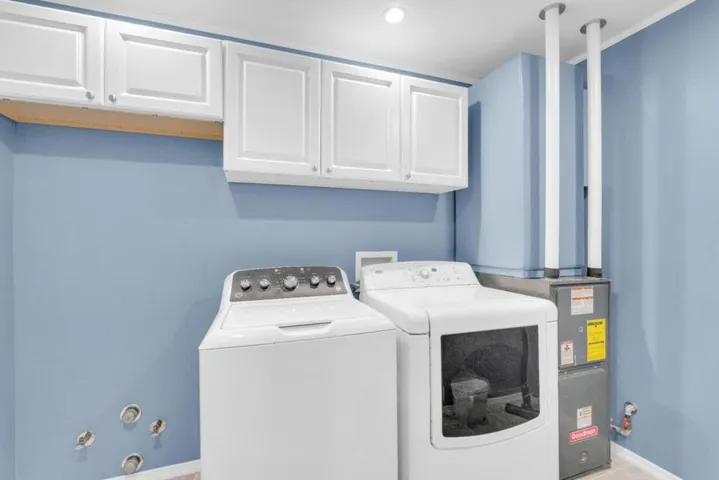 Walk in Laundry room