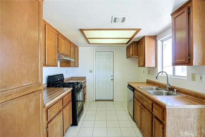 11649 3rd Avenue, Hesperia, California 92345