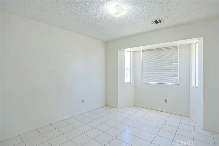 11649 3rd Avenue, Hesperia, California 92345