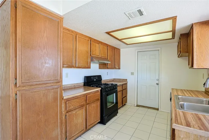 11649 3rd Avenue, Hesperia, California 92345