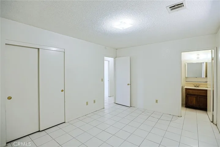 11649 3rd Avenue, Hesperia, California 92345