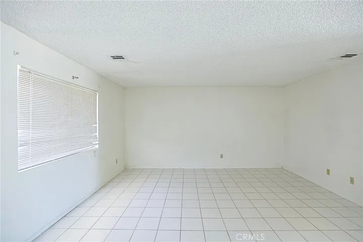 11649 3rd Avenue, Hesperia, California 92345